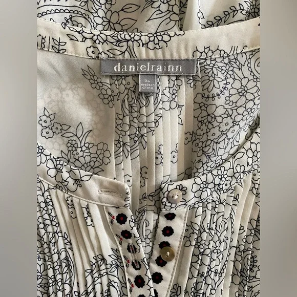 Daniel Rainn Black and White Paisley Blouse - Picture 4 of 5